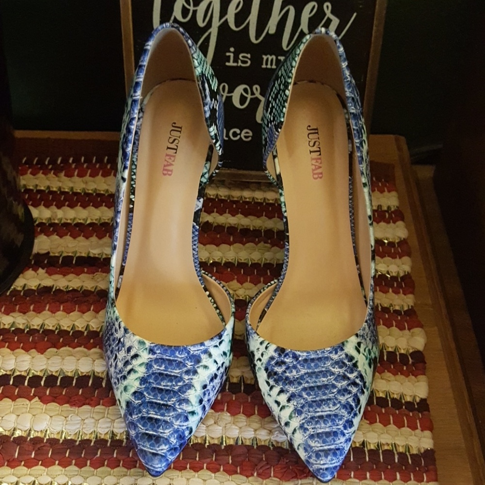 *EUC* JustFab Snakeskin print stilettos